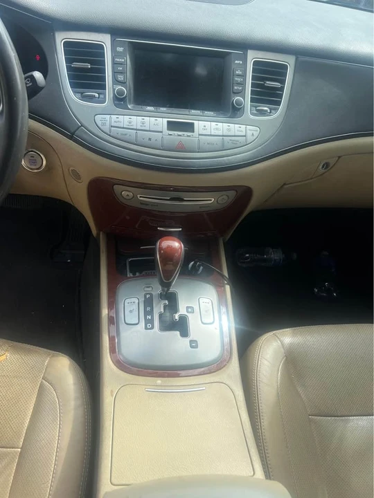 2014 Hyundai Genesis - Image 9 of 10
