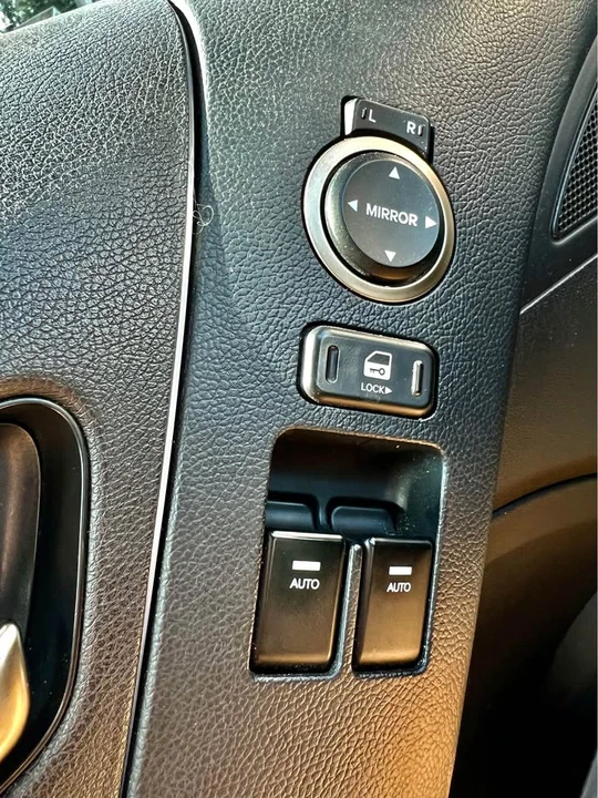 2014 Genesis - Image 9 of 11