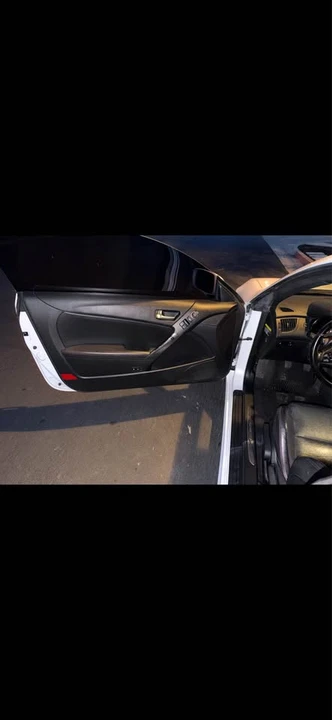 2014 Genesis - Image 7 of 11