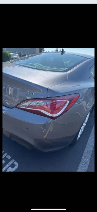 2014 Genesis - Image 11 of 20