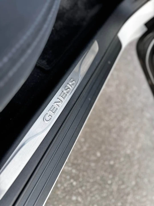 2014 Hyundai Genesis - Image 10 of 16