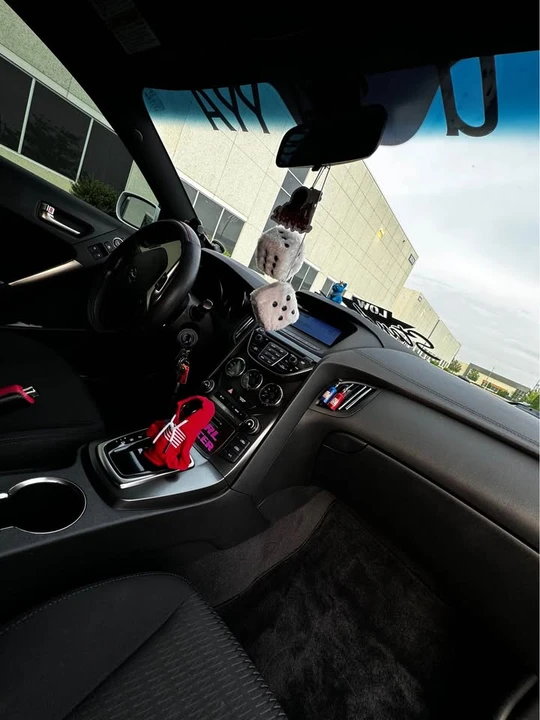 2014 Hyundai Genesis - Image 9 of 16