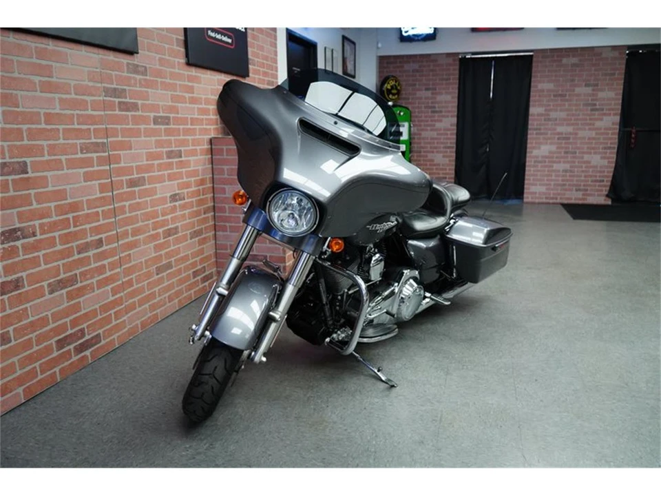 2014 Harley-Davidson - Image 2 of 31