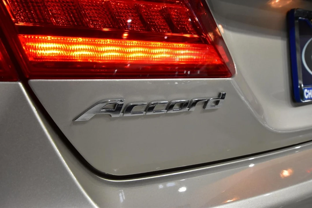 2014 Honda Accord 9th Gen - Image 9 of 21