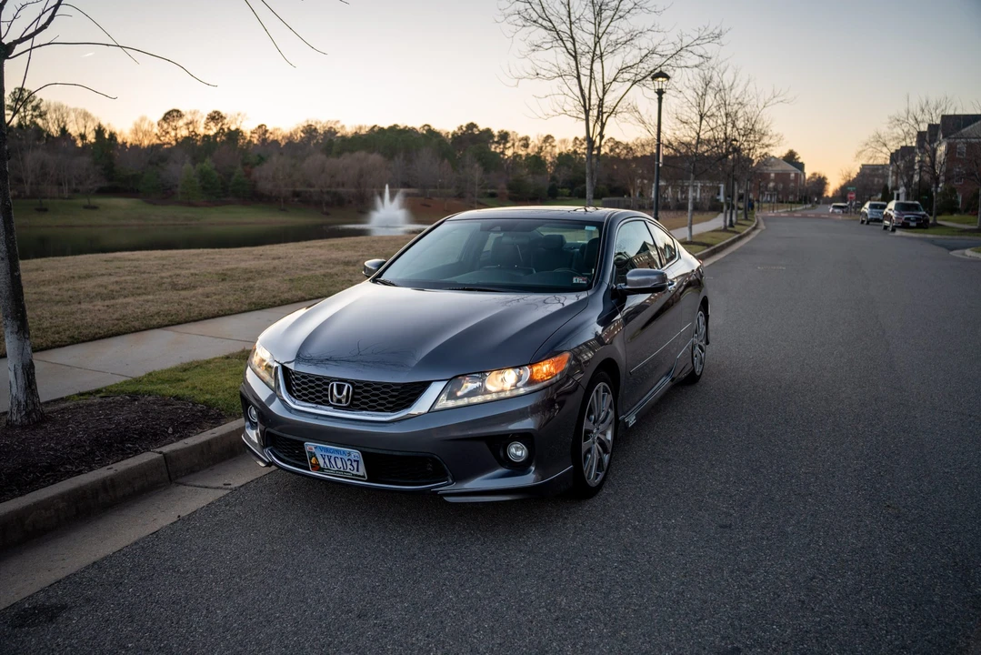 2014 Honda Accord 9th Gen - Image 2 of 31