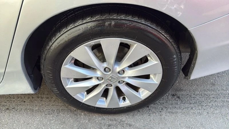 2014 Honda Accord 9th Gen - Image 9 of 12