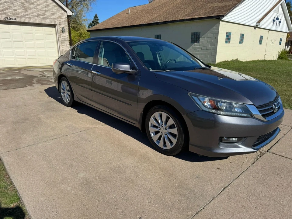 2014 Honda Accord 9th Gen - Image 3 of 21