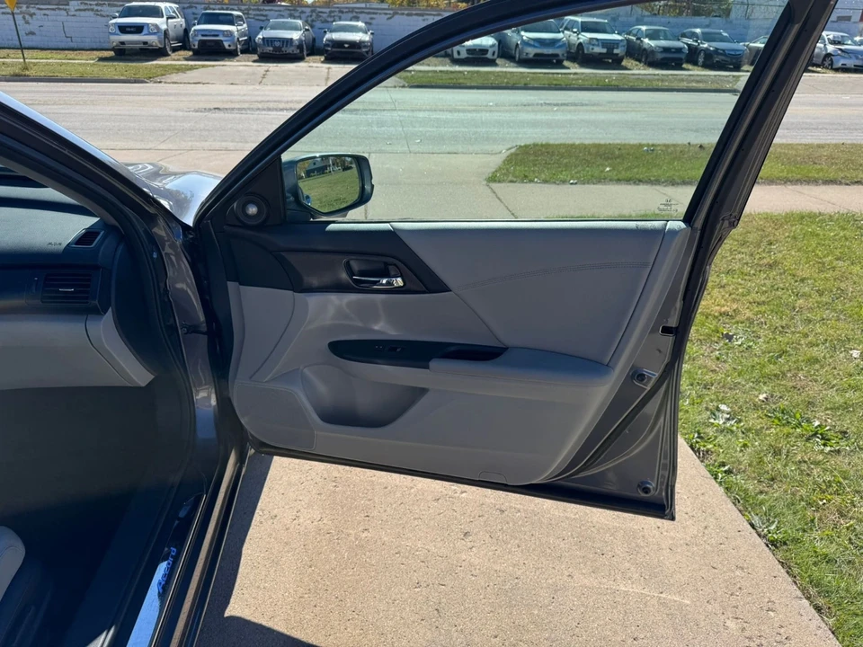 2014 Honda Accord 9th Gen - Image 13 of 21