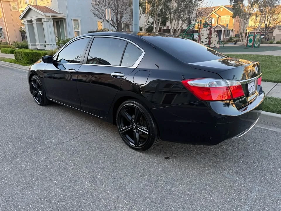 2014 Honda Accord 9th Gen - Image 2 of 14