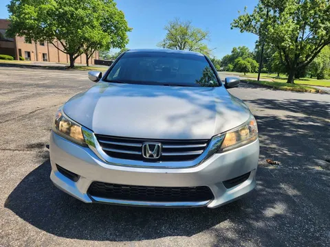 2014 Honda Accord 9th Gen - Image 2 of 16