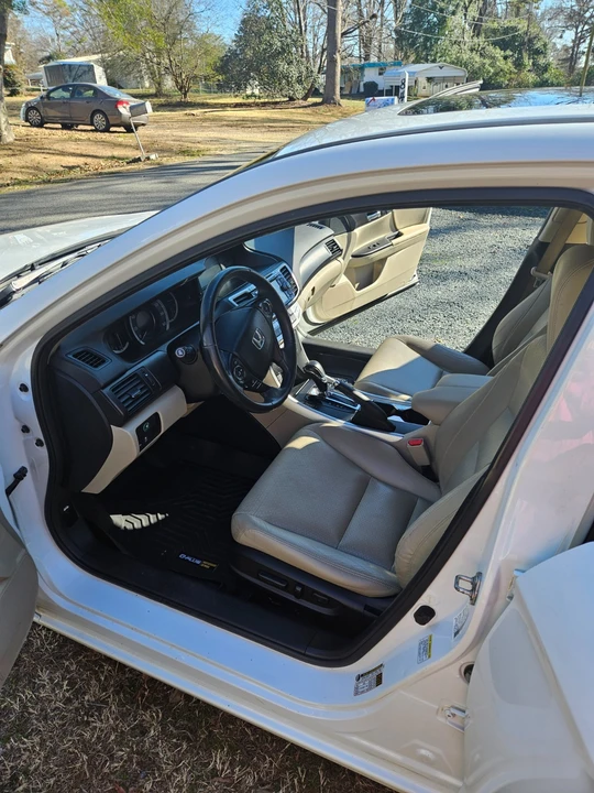 2014 Honda Accord 9th Gen - Image 10 of 18