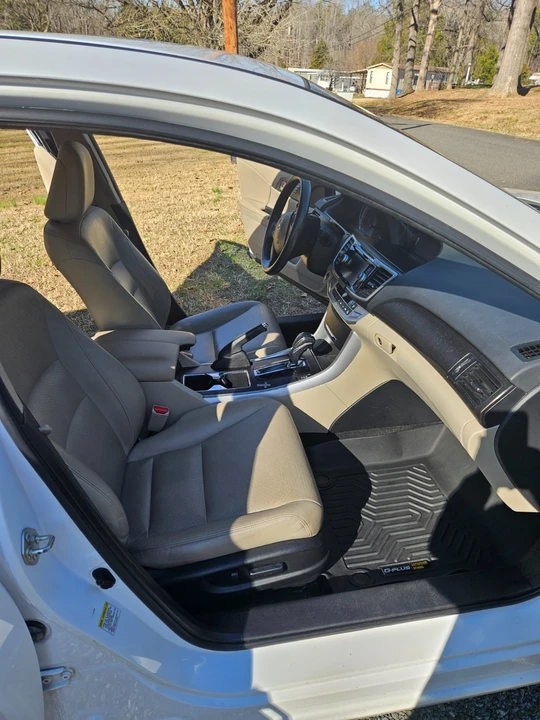 2014 Honda Accord 9th Gen - Image 9 of 18