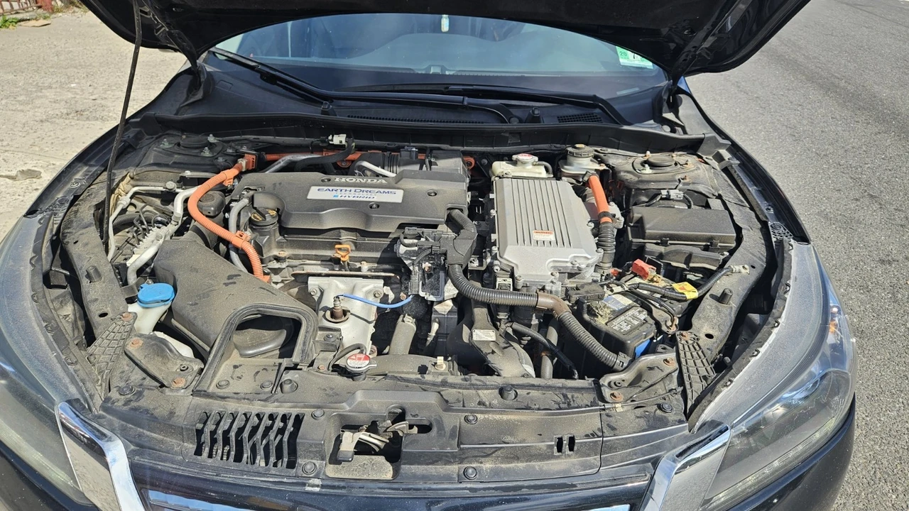 2014 Honda Accord 9th Gen - Image 12 of 20