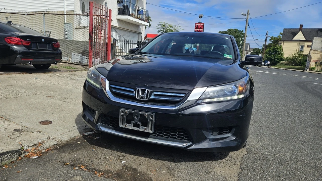 2014 Honda Accord 9th Gen - Image 15 of 20