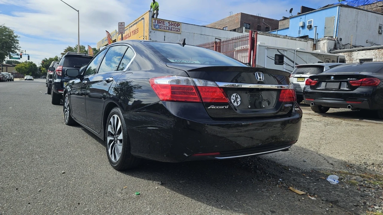 2014 Honda Accord 9th Gen - Image 16 of 20