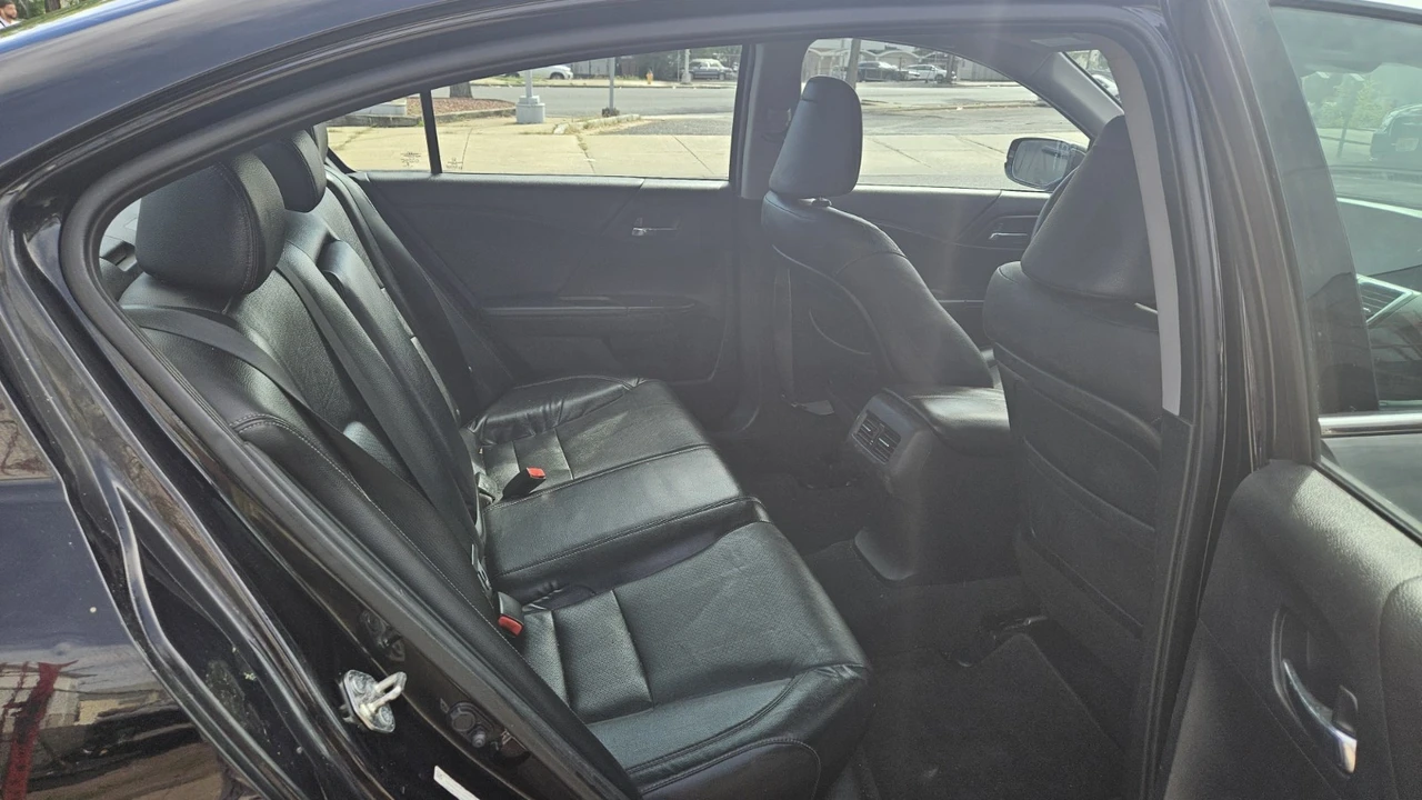 2014 Honda Accord 9th Gen - Image 9 of 20