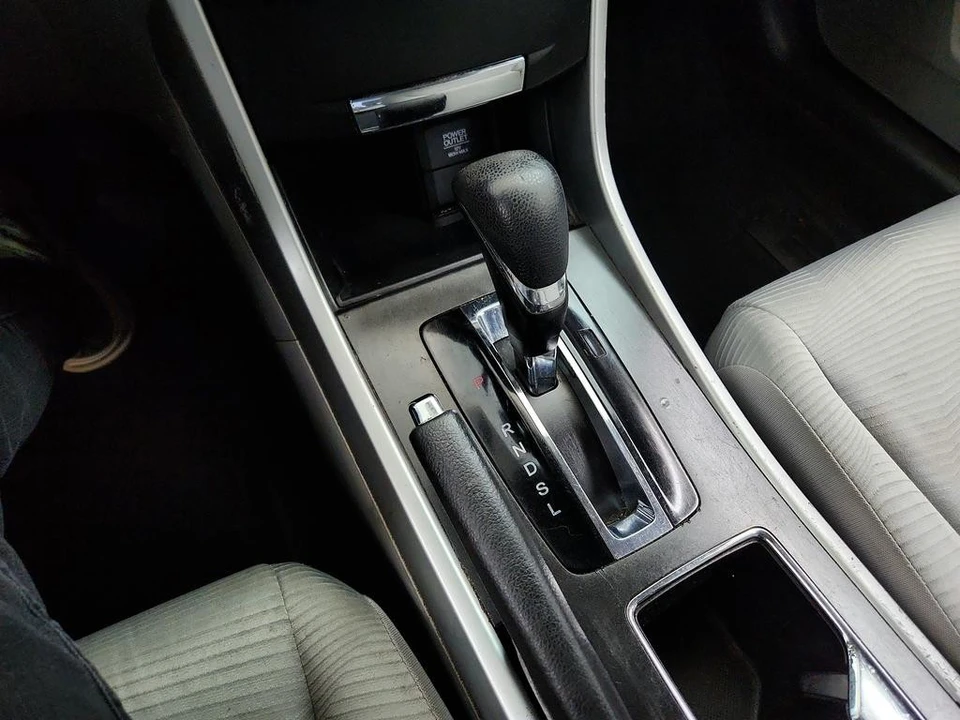 2014 Honda Accord 9th Gen - Image 17 of 21
