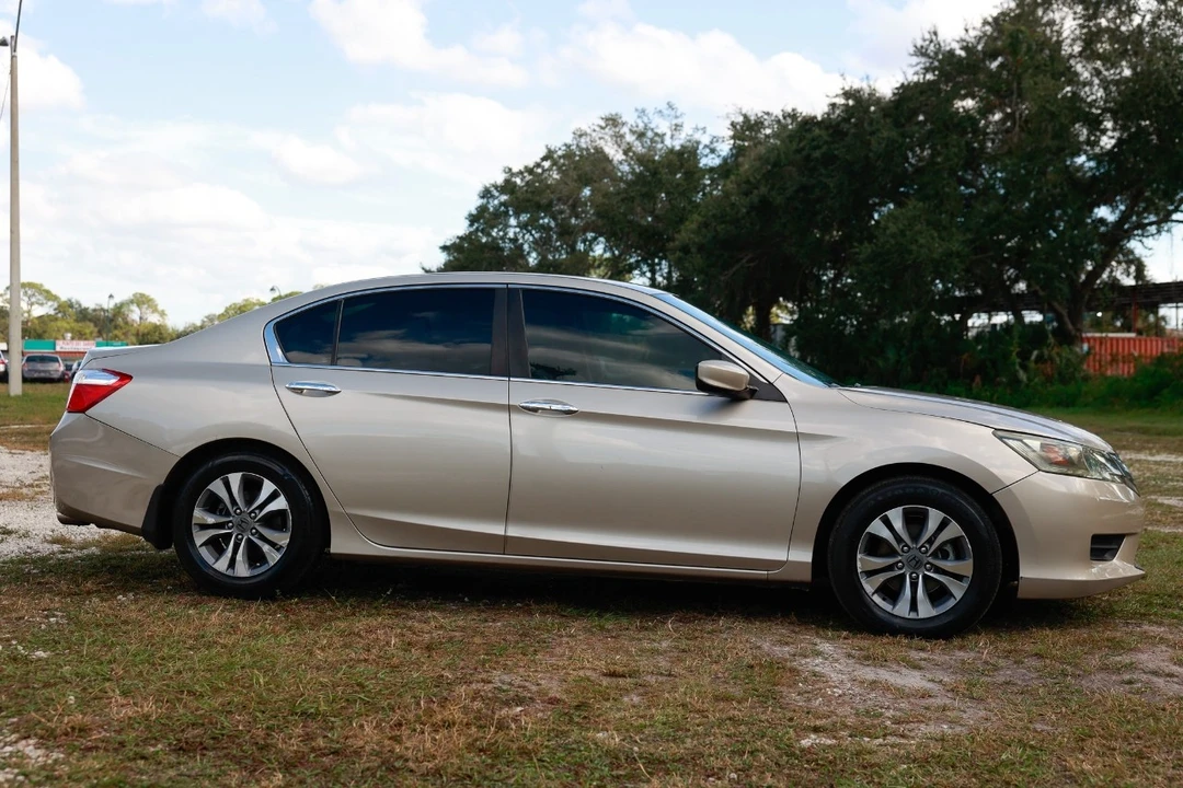 2014 Honda Accord 9th Gen - Image 13 of 21