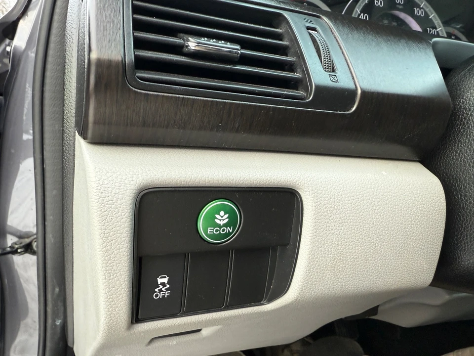 2014 Honda Accord 9th Gen - Image 9 of 20