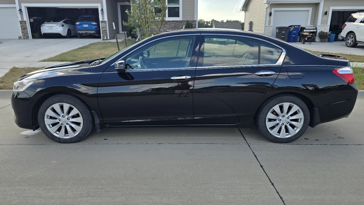 2014 Honda Accord 9th Gen - Image 8 of 22