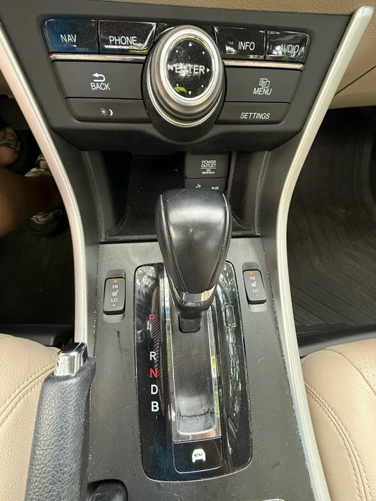 2014 Honda Accord 9th Gen - Image 15 of 21