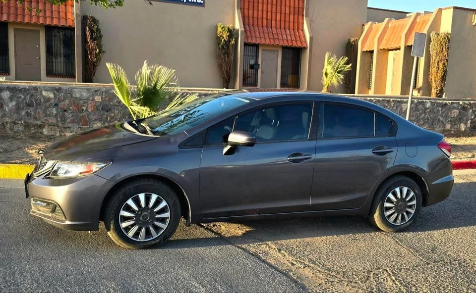 2014 Honda Civic 9th Gen - Image 3 of 8