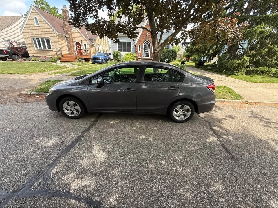2014 Honda Civic 9th Gen - Image 2 of 14