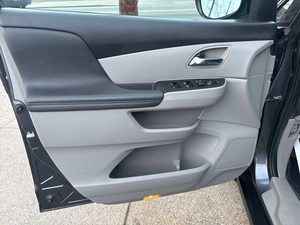 2014 Honda Odyssey - Image 16 of 21