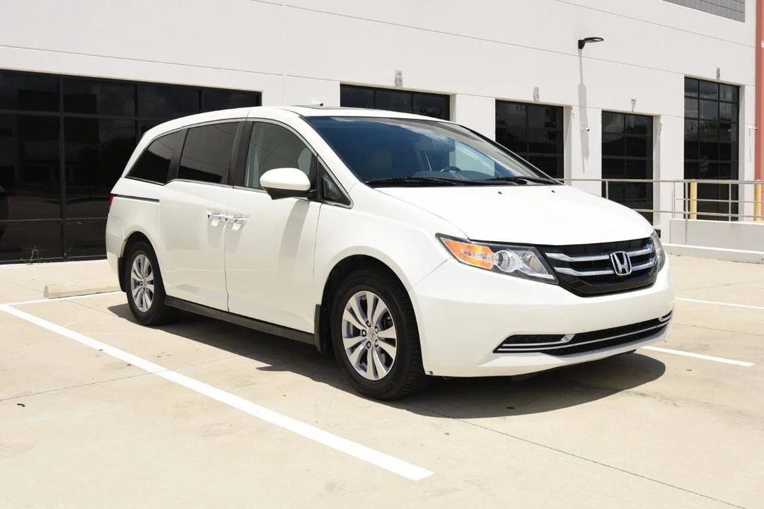 2014 Honda Odyssey - Image 2 of 12