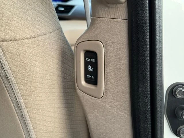 2014 Honda Odyssey - Image 15 of 21