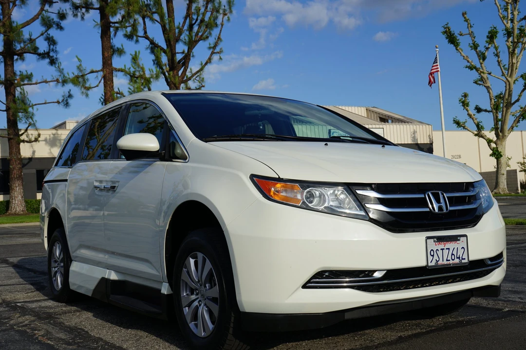 2014 Honda Odyssey - Image 11 of 31