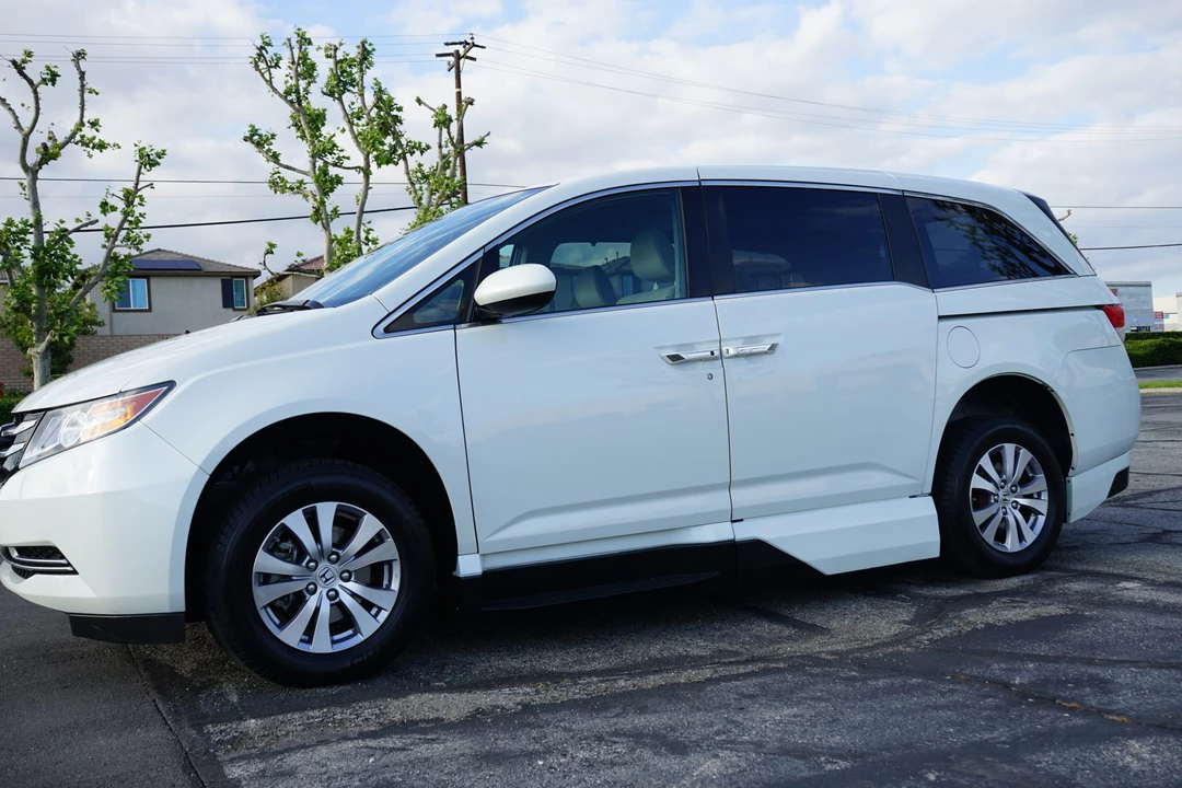 2014 Honda Odyssey - Image 14 of 31