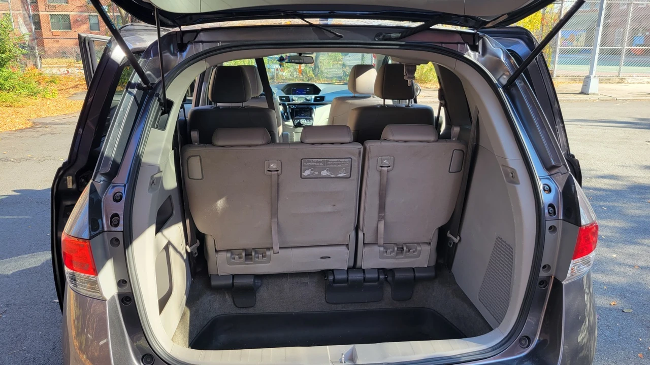 2014 Honda Odyssey - Image 14 of 21