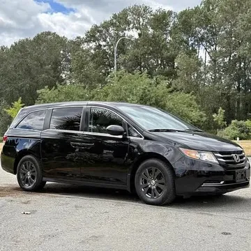 2014 Honda Odyssey SE 8-Passenger Van
