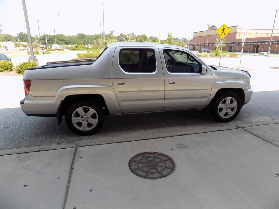 2014 Honda Ridgeline 1st Gen - Image 10 of 31