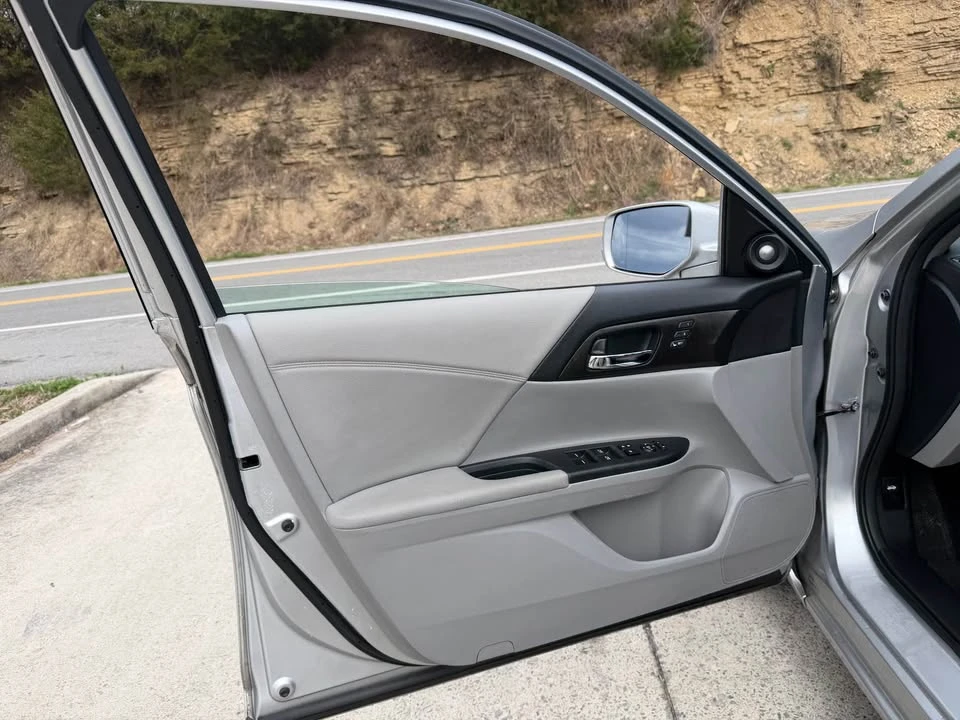 2014 Honda Accord 9th Gen - Image 11 of 15
