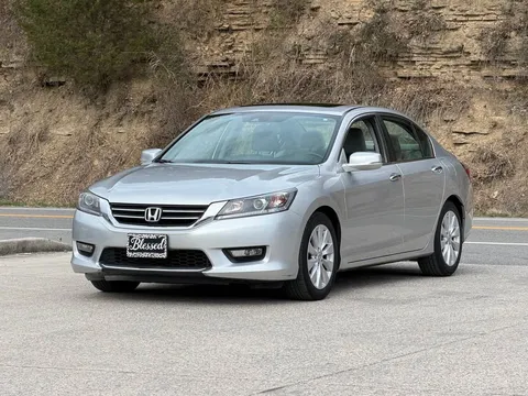 2014 Honda Accord 9th Gen - Image 3 of 15
