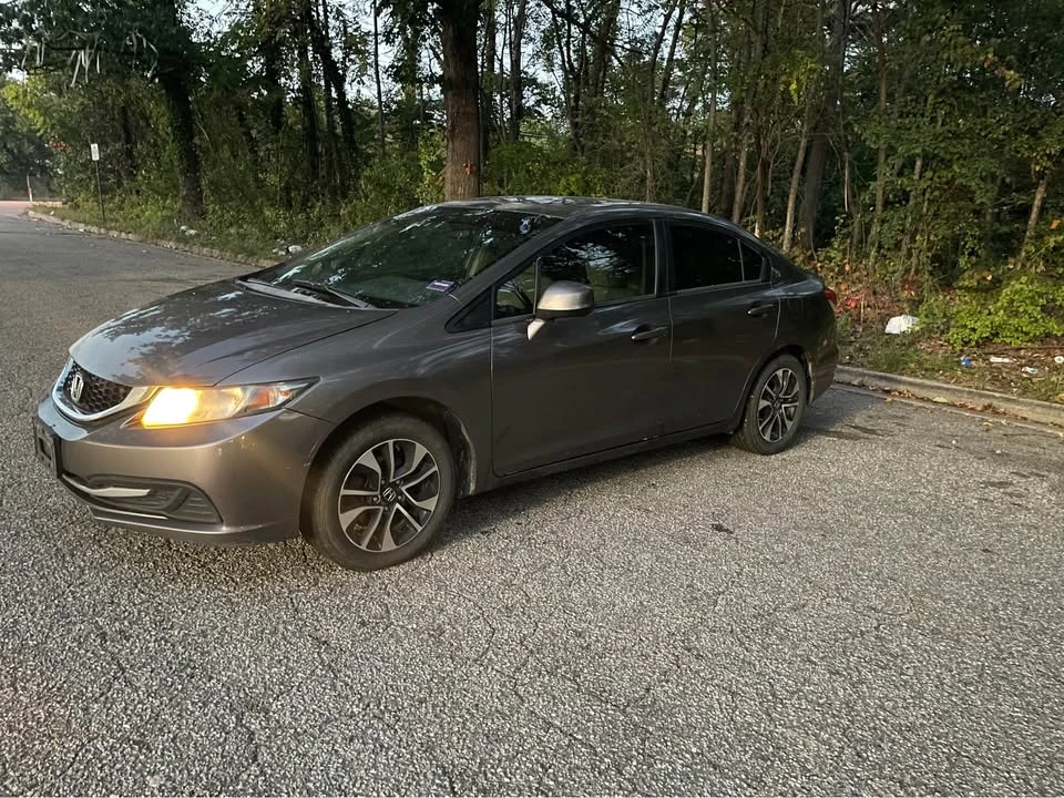 2014 Honda Civic 9th Gen - Image 3 of 10