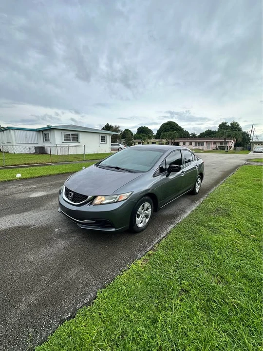 2014 Honda Civic 9th Gen - Image 2 of 11