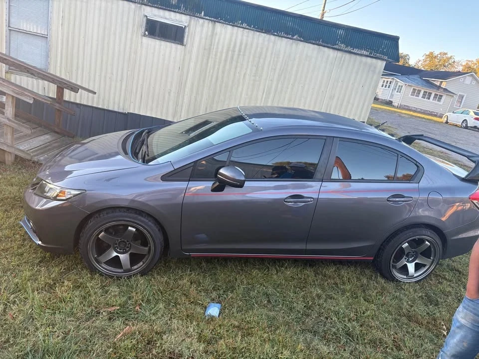 2014 Honda Civic 9th Gen - Image 2 of 4