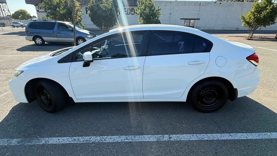 2014 Honda Civic 9th Gen - Image 3 of 13