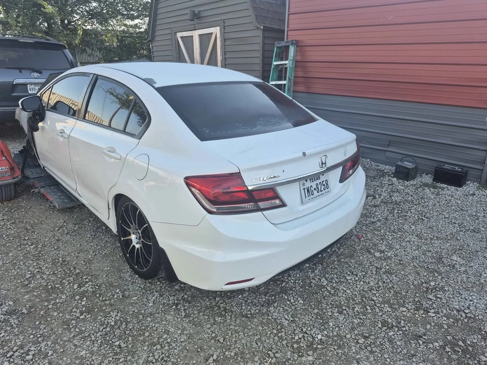 2014 Honda Civic 9th Gen - Image 2 of 7