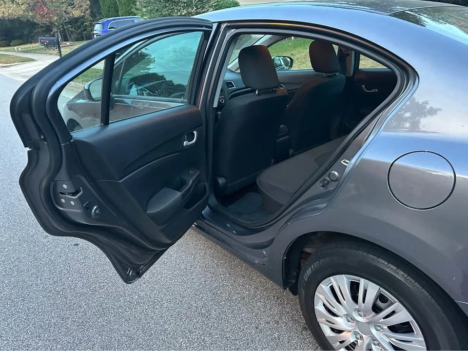 2014 Honda Civic 9th Gen - Image 9 of 16