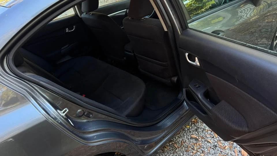 2014 Honda Civic 9th Gen - Image 9 of 11