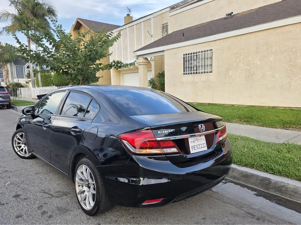 2014 Honda Civic 9th Gen - Image 2 of 10