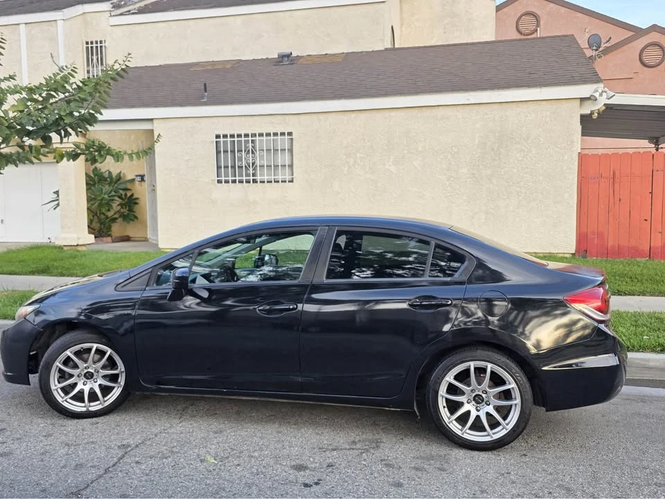 2014 Honda Civic 9th Gen - Image 5 of 10
