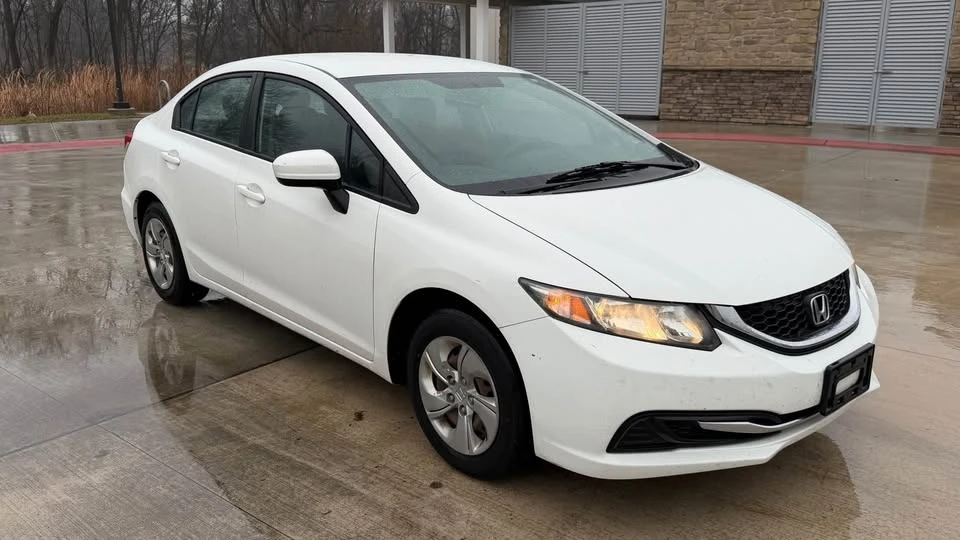 2014 Honda Civic 9th Gen - Image 4 of 16