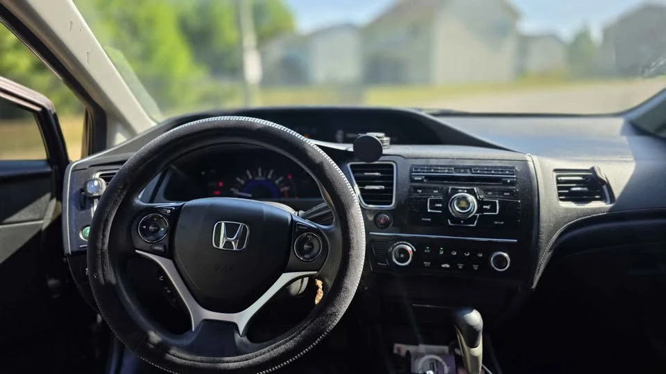 2014 Honda Civic 9th Gen - Image 2 of 8