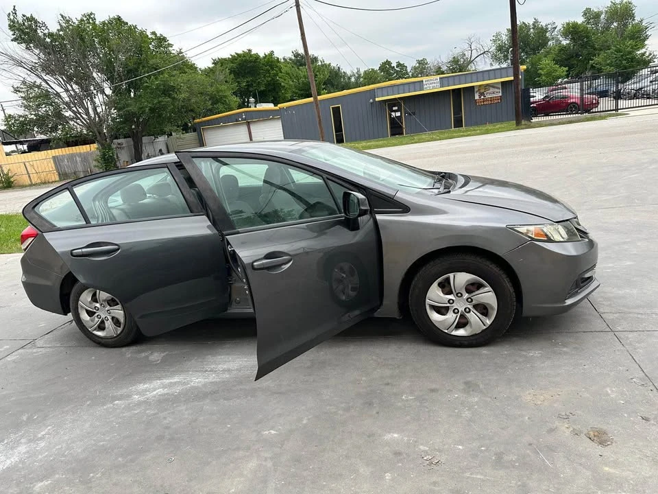 2014 Honda Civic 9th Gen - Image 18 of 20