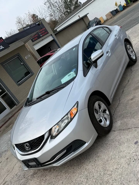 2014 Honda Civic 9th Gen - Image 2 of 17